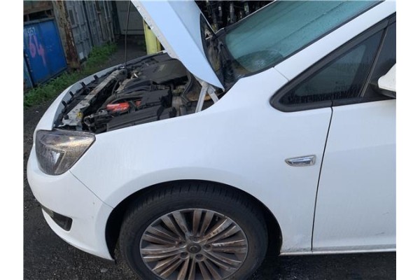 Recambio de aleta delantero izquierda para opel astra j berlina 5p 1.6 selective referencia OEM IAM 13390002  