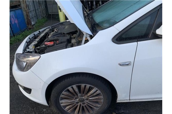 Recambio de aleta delantero izquierda para opel astra j berlina 5p 1.6 selective referencia OEM IAM 13390002  