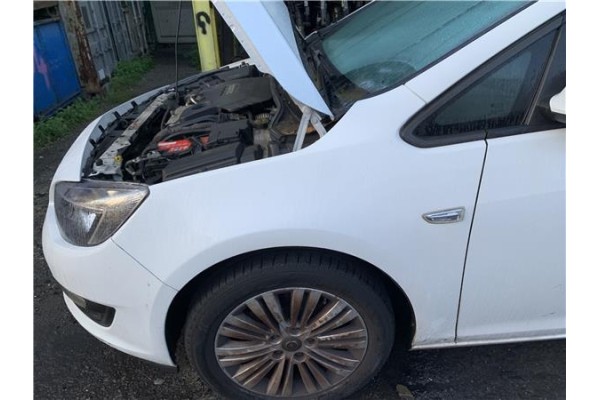 Recambio de aleta delantero izquierda para opel astra j berlina 5p 1.6 selective referencia OEM IAM 13390002  