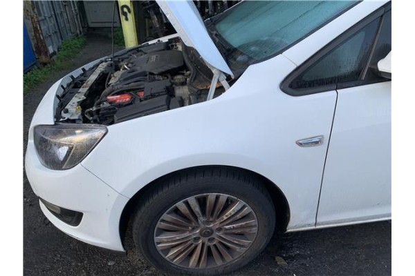 Recambio de aleta delantero izquierda para opel astra j berlina 5p 1.6 selective referencia OEM IAM 13390002  