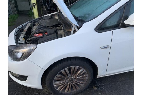 Recambio de aleta delantero izquierda para opel astra j berlina 5p 1.6 selective referencia OEM IAM 13390002  