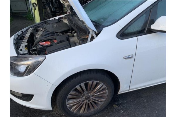 Recambio de aleta delantero izquierda para opel astra j berlina 5p 1.6 selective referencia OEM IAM 13390002  