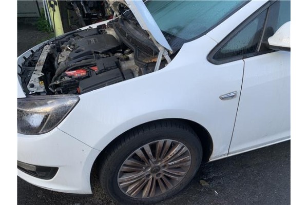 Recambio de aleta delantero izquierda para opel astra j berlina 5p 1.6 selective referencia OEM IAM 13390002  