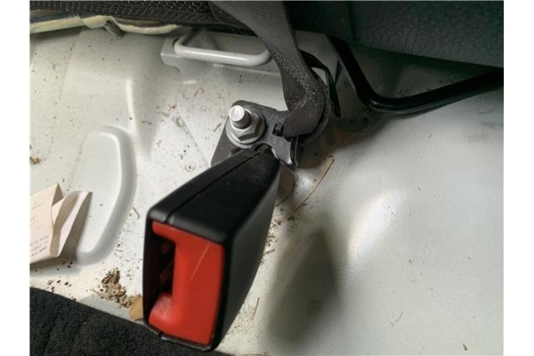 Recambio de anclaje cinturon trasero derecho para opel astra j berlina 5p 1.6 selective referencia OEM IAM 13354870  