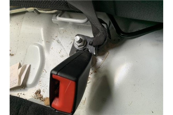 Recambio de anclaje cinturon trasero derecho para opel astra j berlina 5p 1.6 selective referencia OEM IAM 13354870  