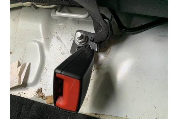 Recambio de anclaje cinturon trasero derecho para opel astra j berlina 5p 1.6 selective referencia OEM IAM 13354870  