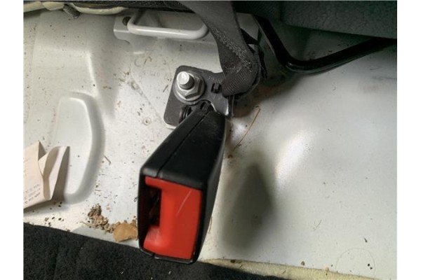 Recambio de anclaje cinturon trasero derecho para opel astra j berlina 5p 1.6 selective referencia OEM IAM 13354870  