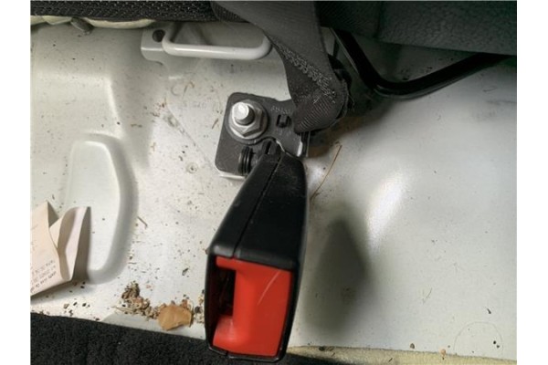 Recambio de anclaje cinturon trasero derecho para opel astra j berlina 5p 1.6 selective referencia OEM IAM 13354870  