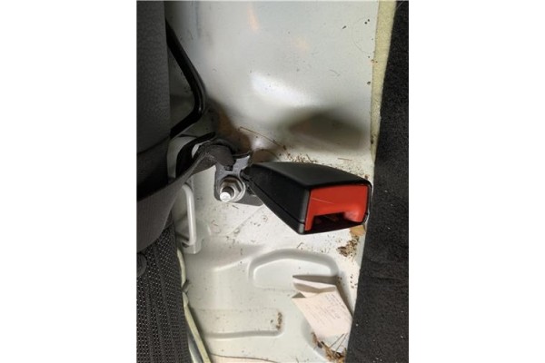 Recambio de anclaje cinturon trasero derecho para opel astra j berlina 5p 1.6 selective referencia OEM IAM 13354870  