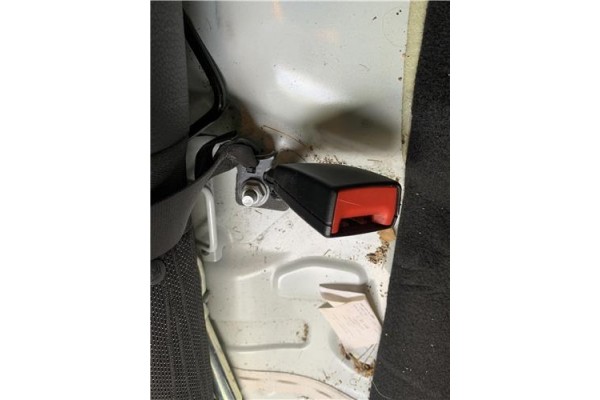 Recambio de anclaje cinturon trasero derecho para opel astra j berlina 5p 1.6 selective referencia OEM IAM 13354870  