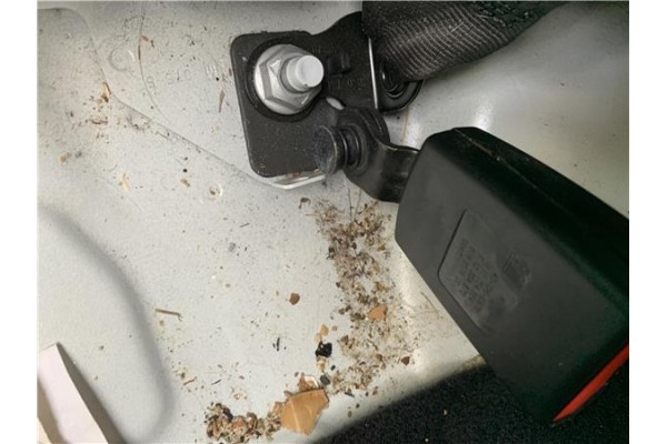 Recambio de anclaje cinturon trasero derecho para opel astra j berlina 5p 1.6 selective referencia OEM IAM 13354870  