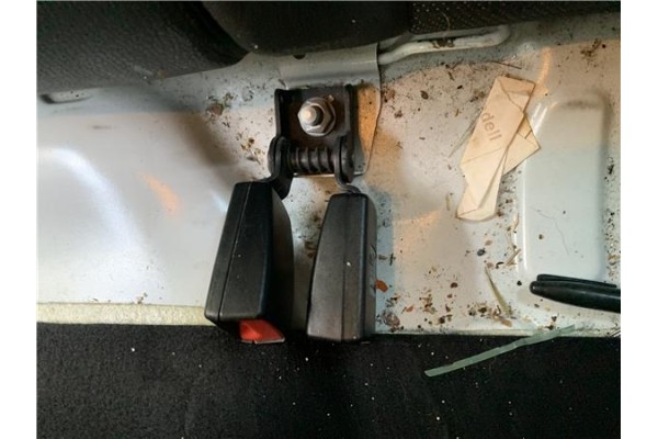 Recambio de anclaje cinturon trasero izquierdo para opel astra j berlina 5p 1.6 selective referencia OEM IAM 13354869  