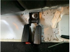 Recambio de anclaje cinturon trasero izquierdo para opel astra j berlina 5p 1.6 selective referencia OEM IAM 13354869  