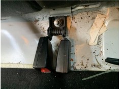 Recambio de anclaje cinturon trasero izquierdo para opel astra j berlina 5p 1.6 selective referencia OEM IAM 13354869  