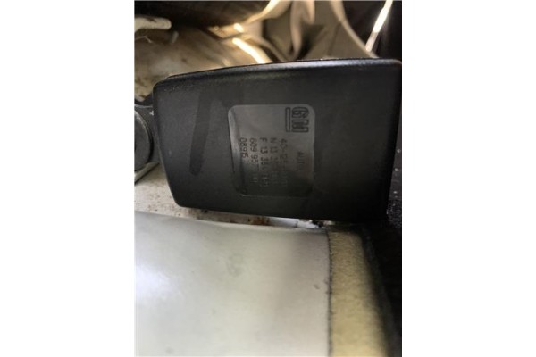 Recambio de anclaje cinturon trasero izquierdo para opel astra j berlina 5p 1.6 selective referencia OEM IAM 13354869  
