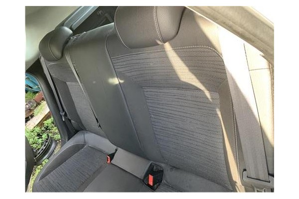 Recambio de asientos traseros para opel astra j berlina 5p 1.6 selective referencia OEM IAM 13260771 13260763 