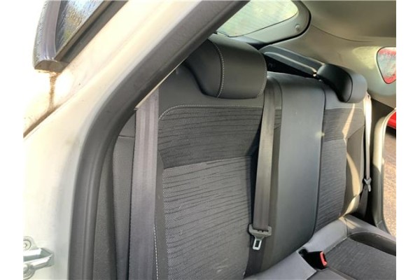 Recambio de asientos traseros para opel astra j berlina 5p 1.6 selective referencia OEM IAM 13260771 13260763 