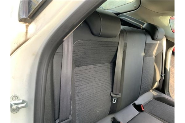 Recambio de asientos traseros para opel astra j berlina 5p 1.6 selective referencia OEM IAM 13260771 13260763 