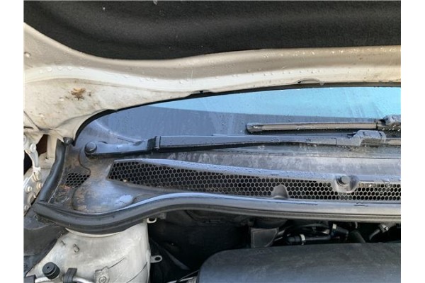 Recambio de brazo limpiaparabrisas delantero derecho para opel astra j berlina 5p 1.6 selective referencia OEM IAM 13289887  