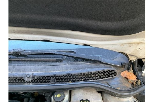 Recambio de brazo limpiaparabrisas delantero izquierdo para opel astra j berlina 5p 1.6 selective referencia OEM IAM 13289888  