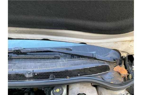 Recambio de brazo limpiaparabrisas delantero izquierdo para opel astra j berlina 5p 1.6 selective referencia OEM IAM 13289888  