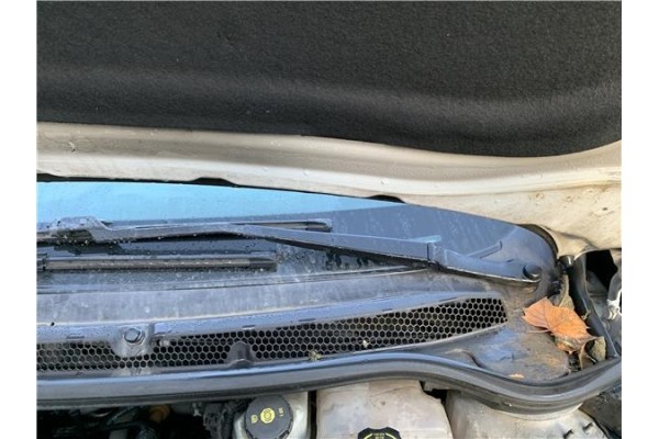 Recambio de brazo limpiaparabrisas delantero izquierdo para opel astra j berlina 5p 1.6 selective referencia OEM IAM 13289888  