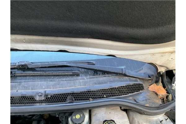 Recambio de brazo limpiaparabrisas delantero izquierdo para opel astra j berlina 5p 1.6 selective referencia OEM IAM 13289888  