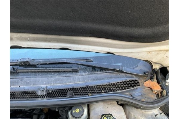 Recambio de brazo limpiaparabrisas delantero izquierdo para opel astra j berlina 5p 1.6 selective referencia OEM IAM 13289888  