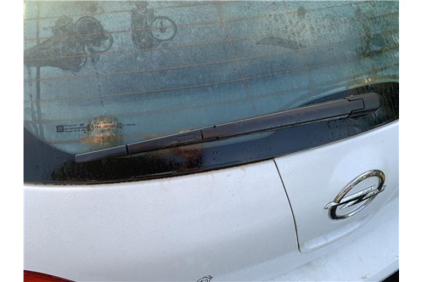 Recambio de brazo limpiaparabrisas trasero para opel astra j berlina 5p 1.6 selective referencia OEM IAM 13256919  