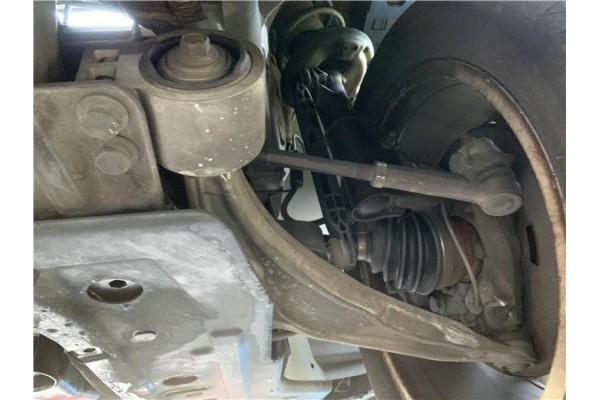 Recambio de brazo suspension delantero derecho para opel astra j berlina 5p 1.6 selective referencia OEM IAM 13401130  