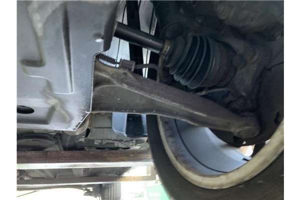 Recambio de brazo suspension delantero izquierdo para opel astra j berlina 5p 1.6 selective referencia OEM IAM 13401129  