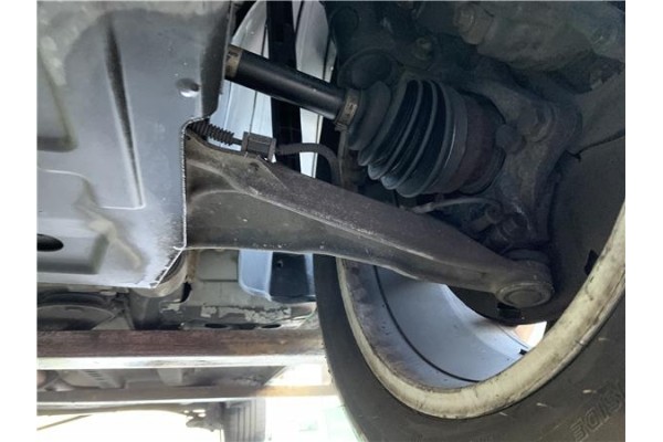 Recambio de brazo suspension delantero izquierdo para opel astra j berlina 5p 1.6 selective referencia OEM IAM 13401129  