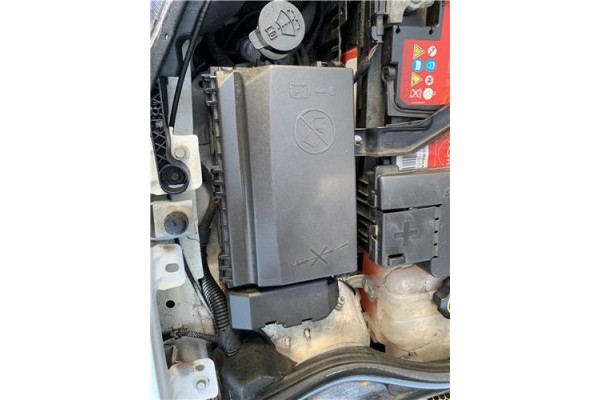Recambio de caja fusibles/rele para opel astra j berlina 5p 1.6 selective referencia OEM IAM 39065971  