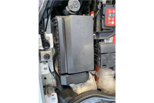 Recambio de caja fusibles/rele para opel astra j berlina 5p 1.6 selective referencia OEM IAM 39065971  