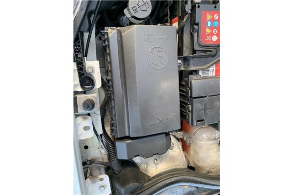 Recambio de caja fusibles/rele para opel astra j berlina 5p 1.6 selective referencia OEM IAM 39065971  