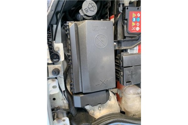 Recambio de caja fusibles/rele para opel astra j berlina 5p 1.6 selective referencia OEM IAM 39065971  
