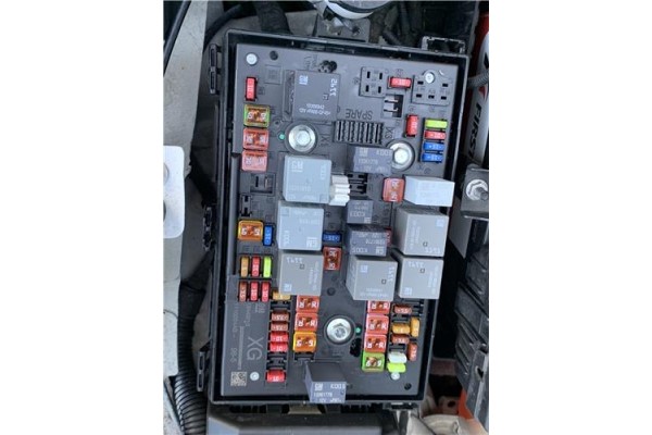 Recambio de caja fusibles/rele para opel astra j berlina 5p 1.6 selective referencia OEM IAM 39065971  