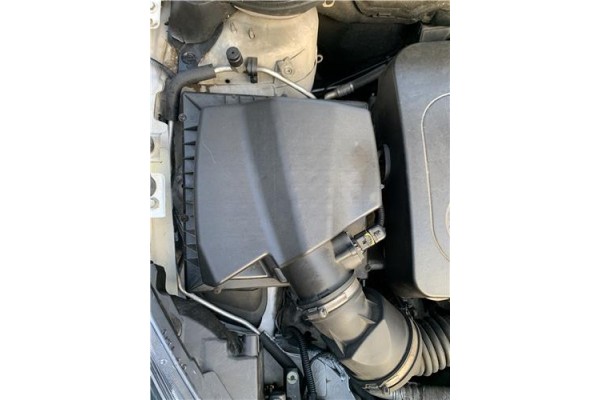 Recambio de carcasa filtro aire para opel astra j berlina 5p 1.6 selective referencia OEM IAM 834781 834132 