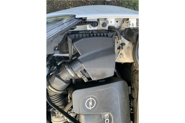 Recambio de carcasa filtro aire para opel astra j berlina 5p 1.6 selective referencia OEM IAM 834781 834132 