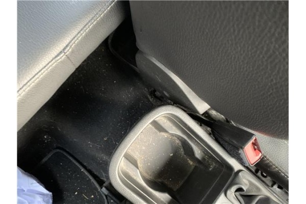 Recambio de consola para opel astra j berlina 5p 1.6 selective referencia OEM IAM 13468752  