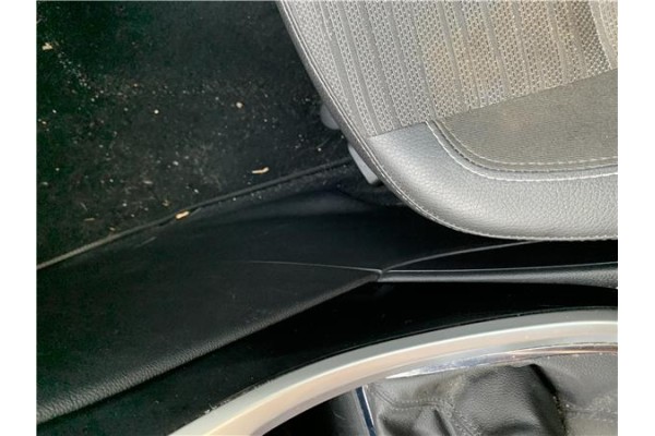 Recambio de consola para opel astra j berlina 5p 1.6 selective referencia OEM IAM 13468752  