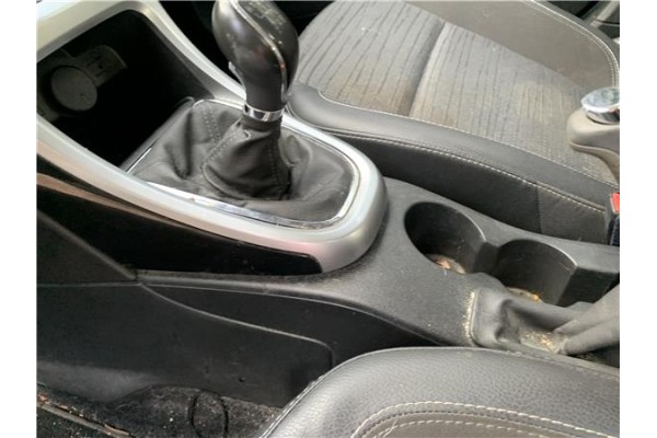 Recambio de consola para opel astra j berlina 5p 1.6 selective referencia OEM IAM 13468752  