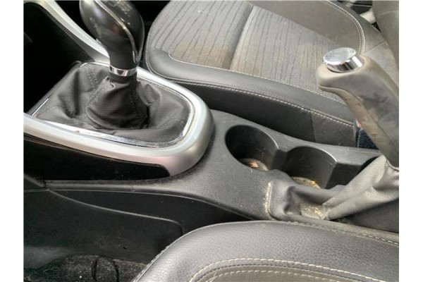 Recambio de consola para opel astra j berlina 5p 1.6 selective referencia OEM IAM 13468752  
