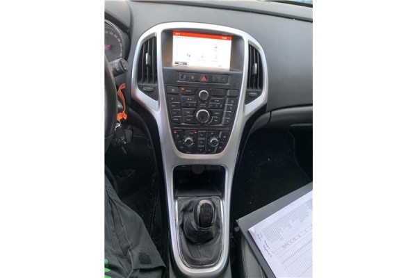 Recambio de consola para opel astra j berlina 5p 1.6 selective referencia OEM IAM 13414010  