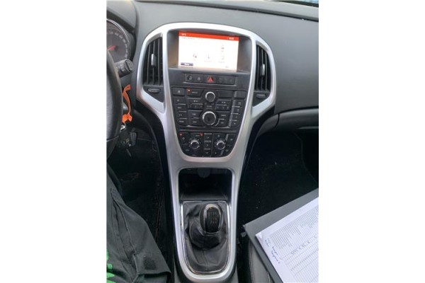 Recambio de consola para opel astra j berlina 5p 1.6 selective referencia OEM IAM 13414010  