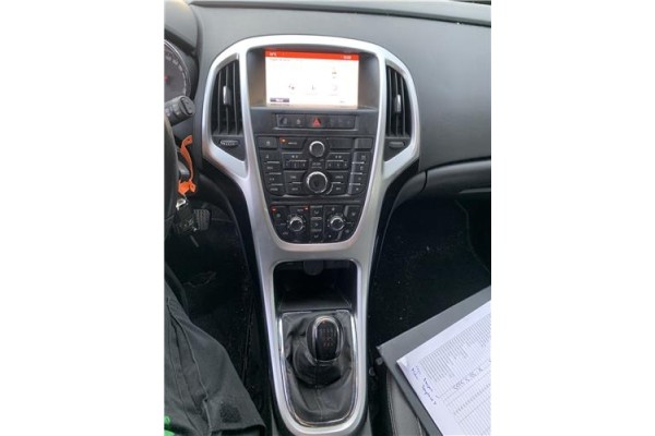 Recambio de consola para opel astra j berlina 5p 1.6 selective referencia OEM IAM 13414010  