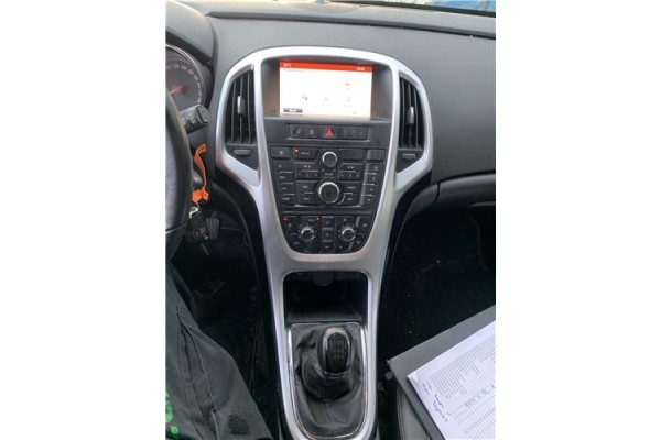 Recambio de consola para opel astra j berlina 5p 1.6 selective referencia OEM IAM 13414010  