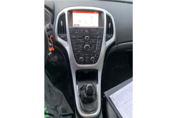 Recambio de consola para opel astra j berlina 5p 1.6 selective referencia OEM IAM 13414010  