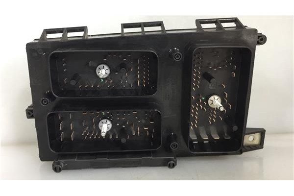 Recambio de caja fusibles/rele para opel zafira b 1.9 enjoy referencia OEM IAM 13206754 5DK00866838 