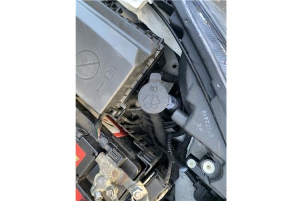 Recambio de deposito limpiaparabrisas para opel astra j berlina 5p 1.6 selective referencia OEM IAM 13260579  